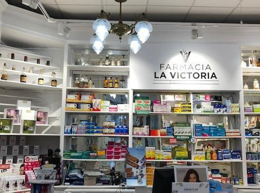Timblin interned at the pharmacy, Farmacia la Victoria, one of the most well-known compound pharmacies in Madrid. 