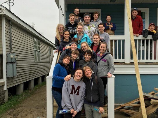 Students Assist With Hurricane Katrina Cleanup Efforts - 