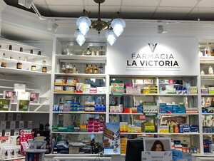 Timblin interned at the pharmacy, Farmacia la Victoria, one of the most well-known compound pharmacies in Madrid. 