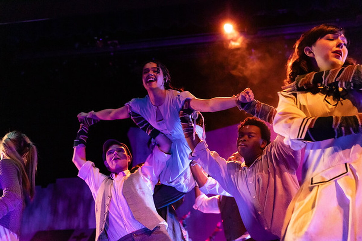 Alice theatre performance