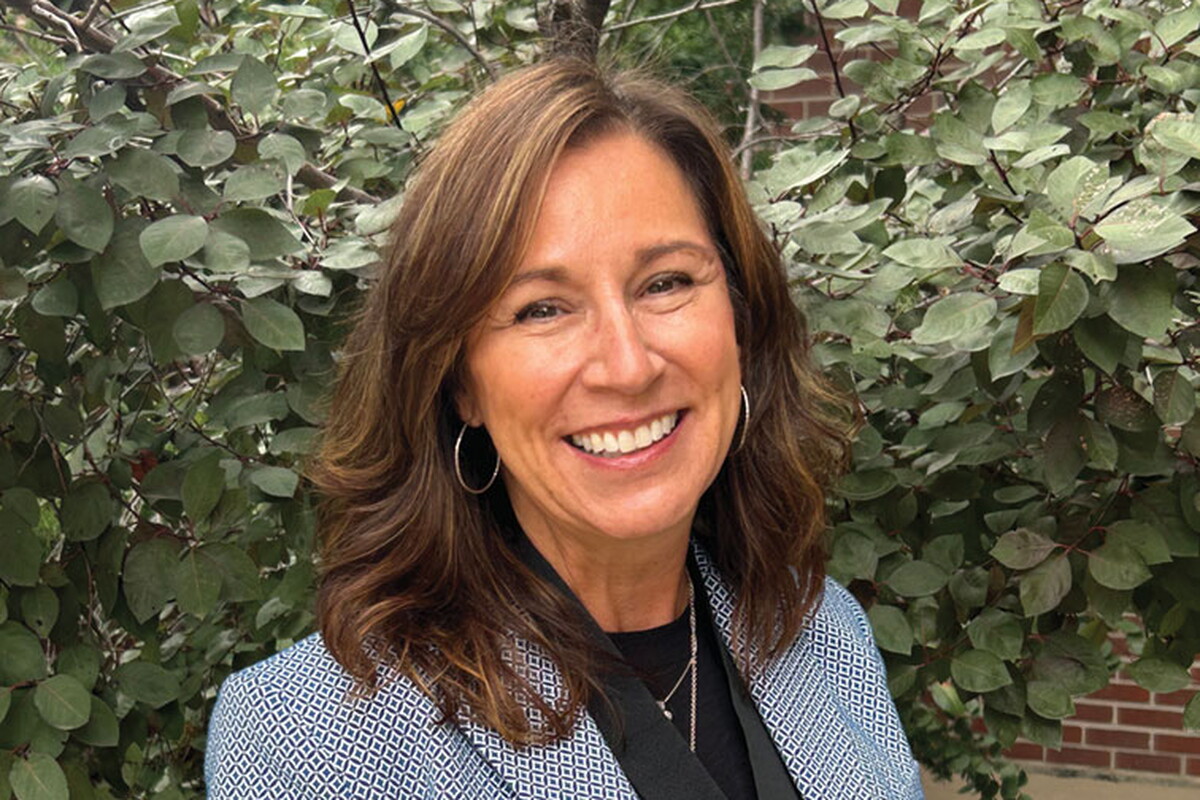 Headshot of Beth Gonzales-Mensinger