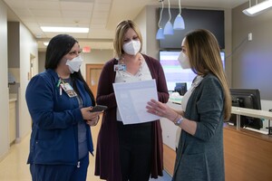 Jenny Stachura talking with nurses