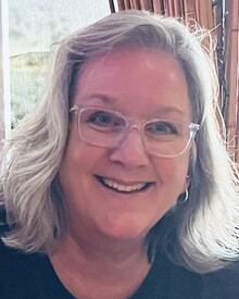 Simple Headshot of Cathy Earhart