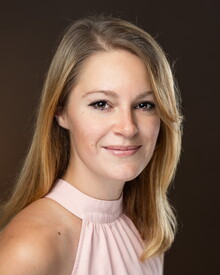 Headshot of Lenni Kmiec